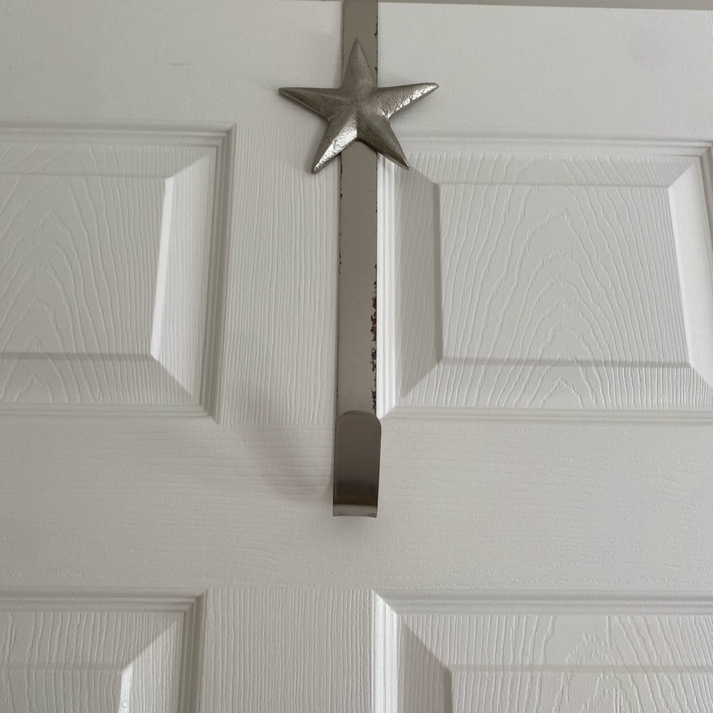 Silver star wreath holder